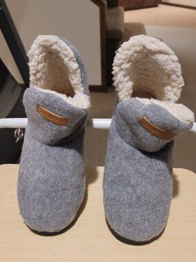 GAA HUU Gray Faux Shearling Lined Bootie Slippers - Soft Sole - Medium 7-8